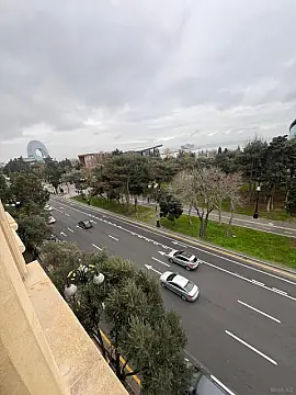 Kirayə verilir 4 otaqlı mənzil 350 m²