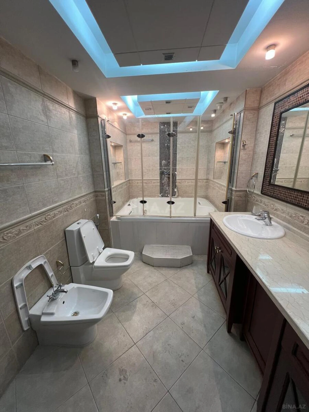 Kirayə verilir 4 otaqlı mənzil 350 m²