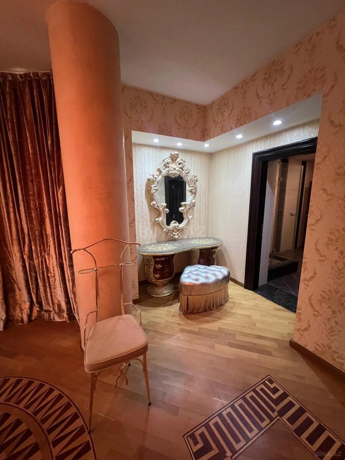 Kirayə verilir 4 otaqlı mənzil 350 m²