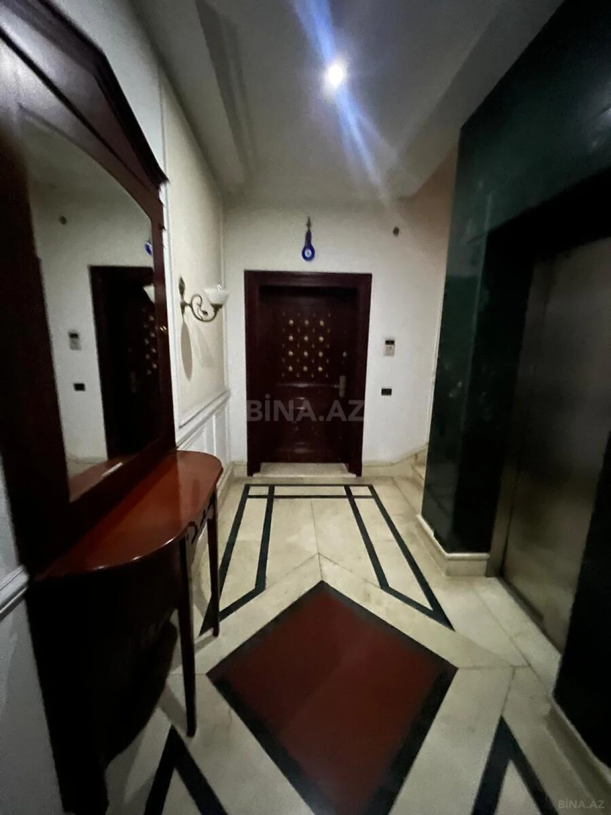 Kirayə verilir 4 otaqlı mənzil 350 m²