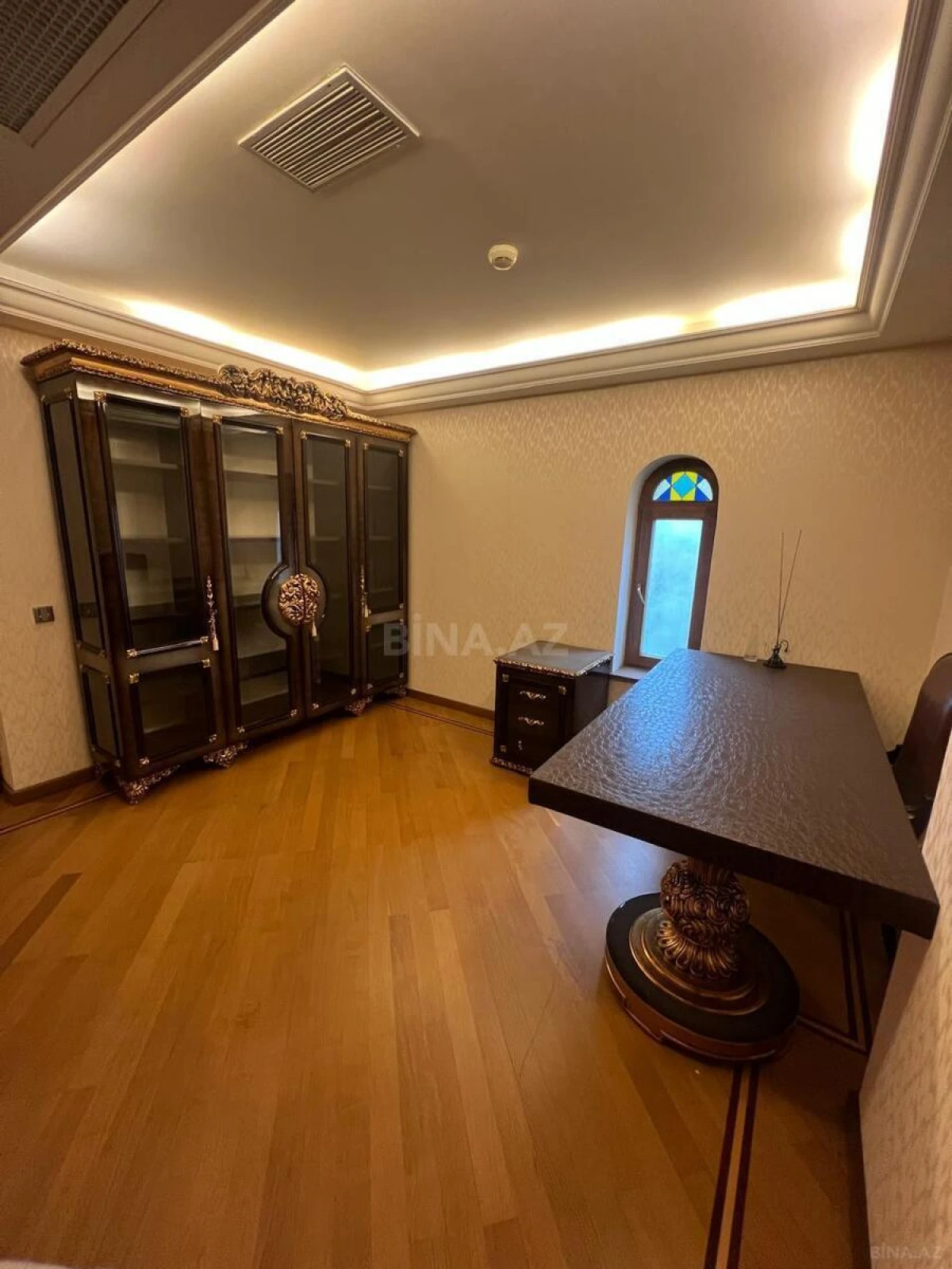 Kirayə verilir 4 otaqlı mənzil 350 m²