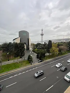 Kirayə verilir 4 otaqlı mənzil 350 m²