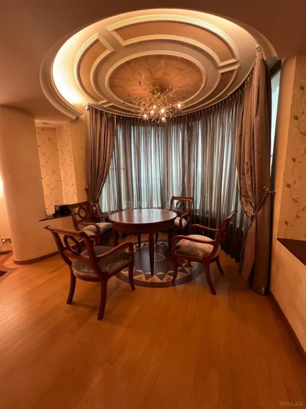 Kirayə verilir 4 otaqlı mənzil 350 m²