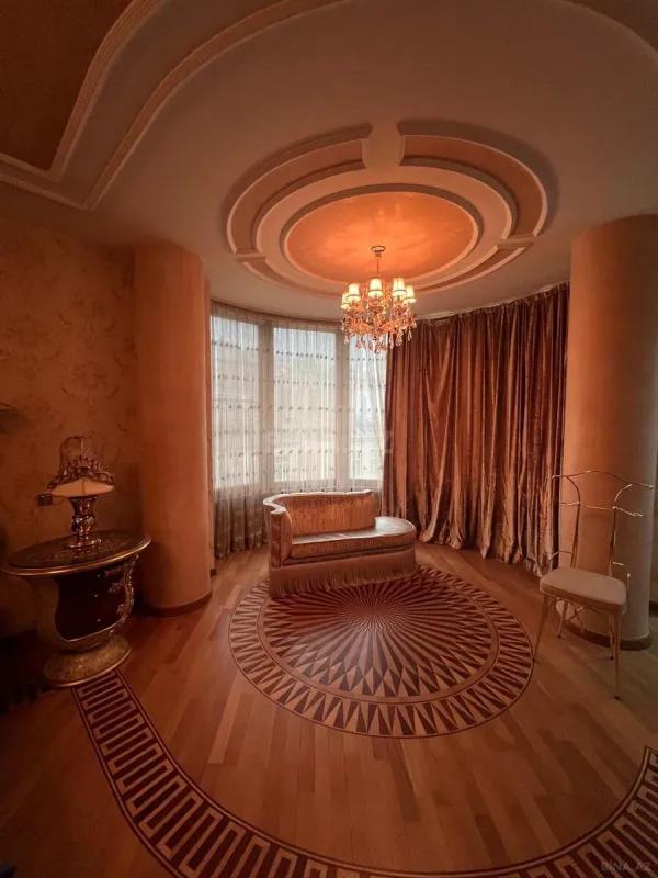 Kirayə verilir 4 otaqlı mənzil 350 m²