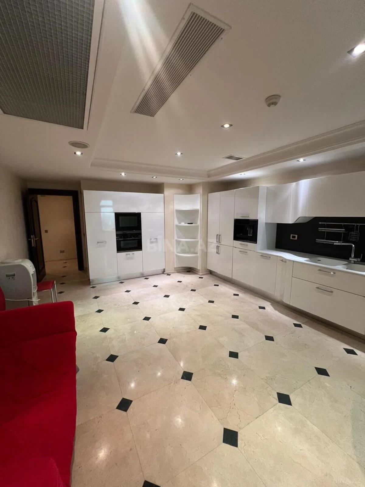 Kirayə verilir 4 otaqlı mənzil 350 m²