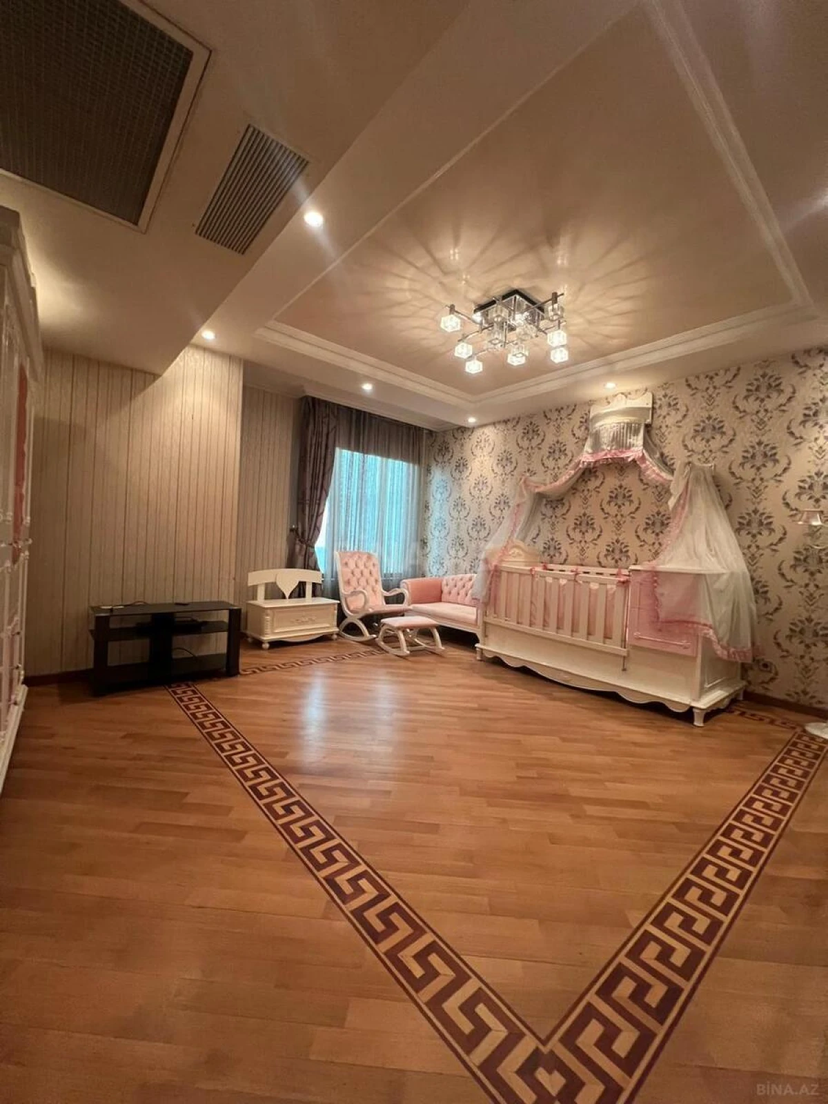 Kirayə verilir 4 otaqlı mənzil 350 m²