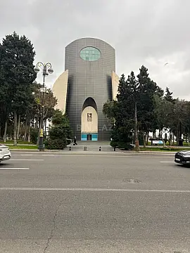 Kirayə verilir 4 otaqlı mənzil 350 m²