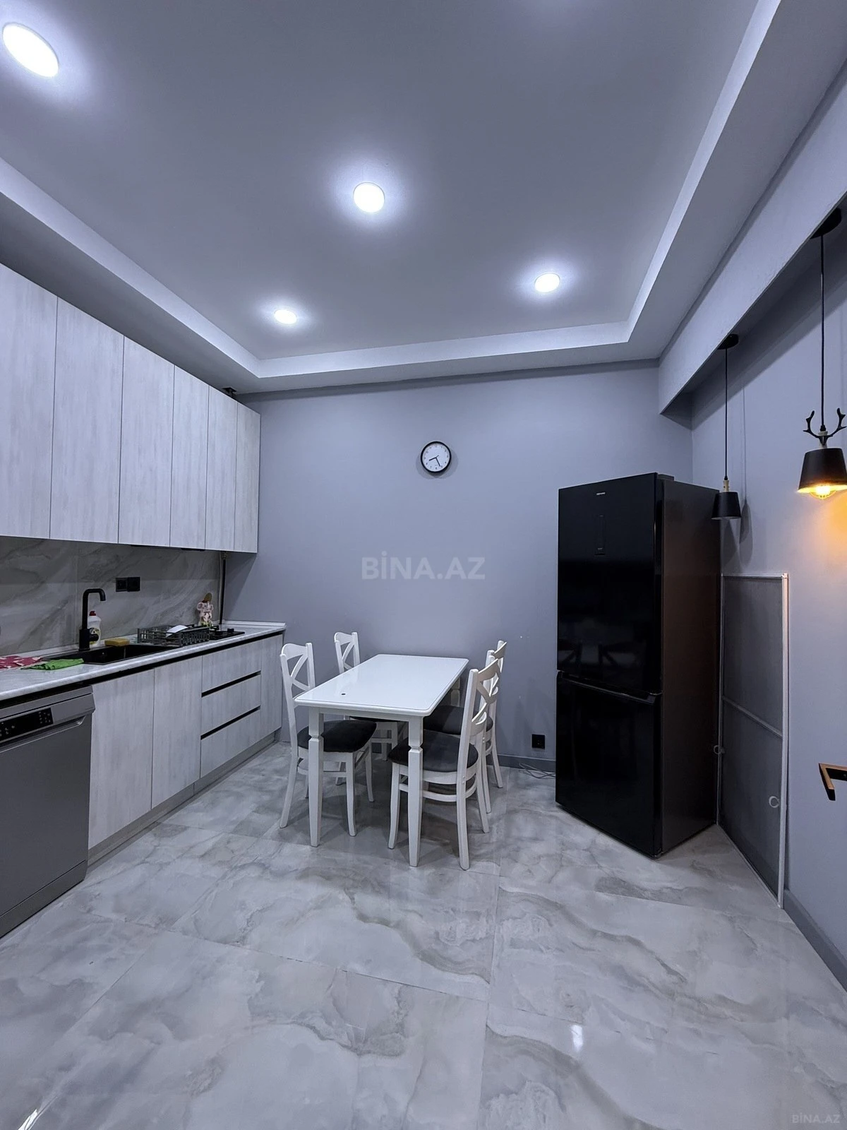 Kirayə verilir 3 otaqlı mənzil 120 m²
