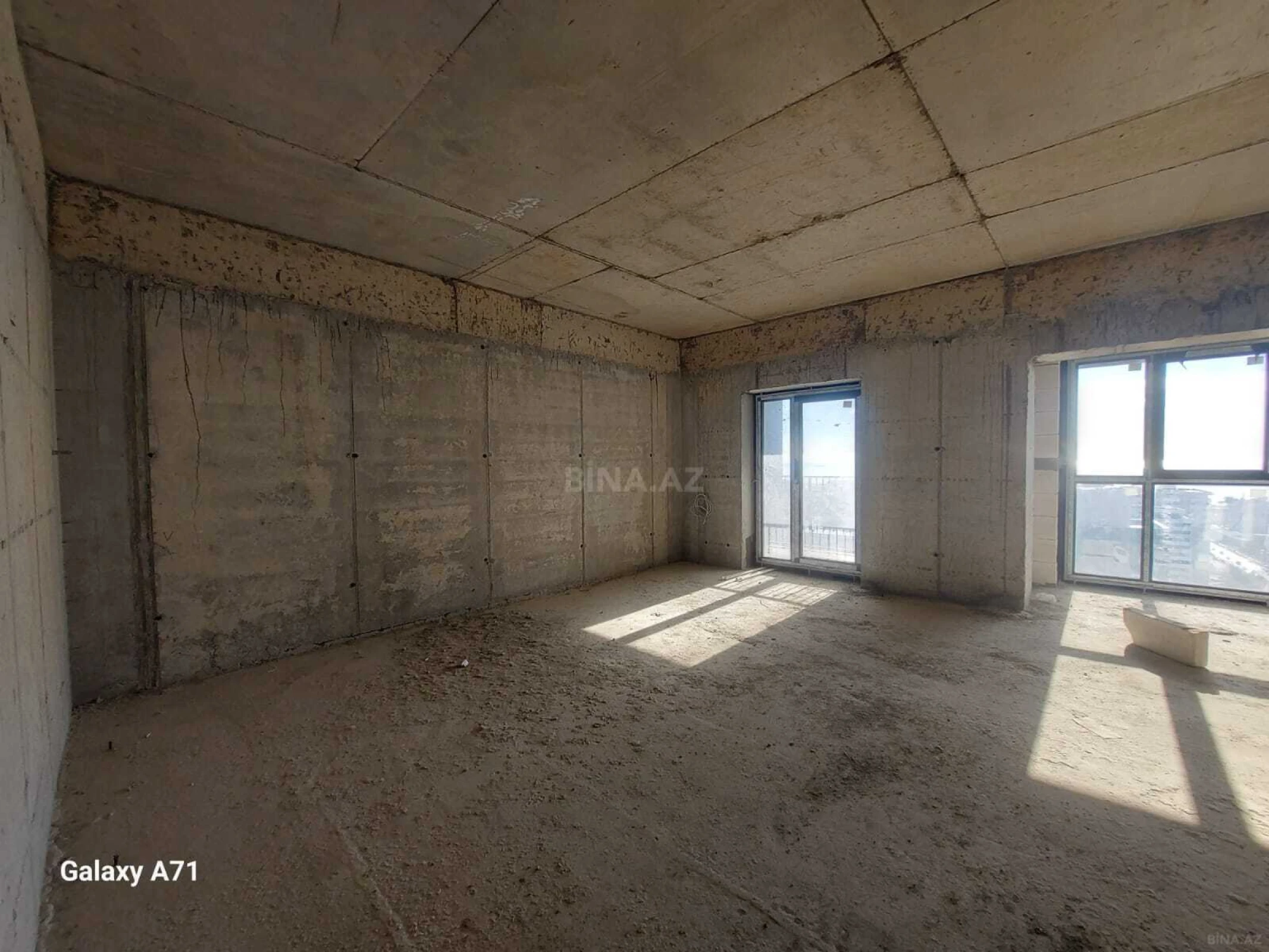 Satılır 3 otaqlı mənzil 92 m²