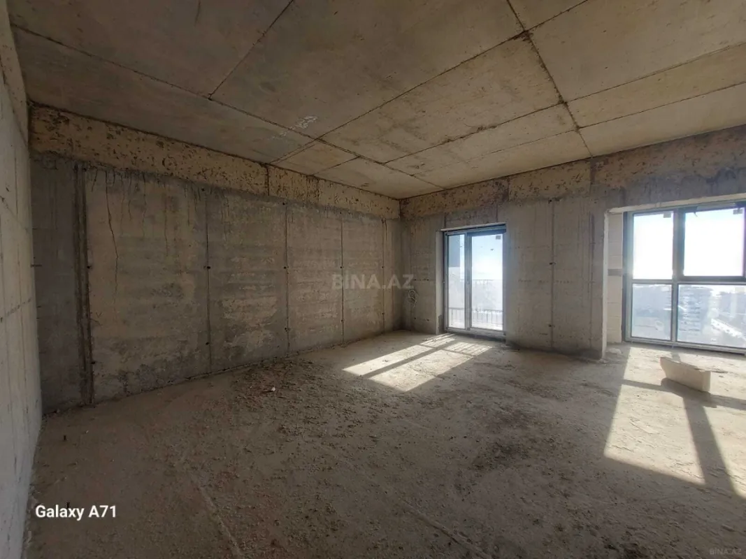 Satılır 3 otaqlı mənzil 92 m²