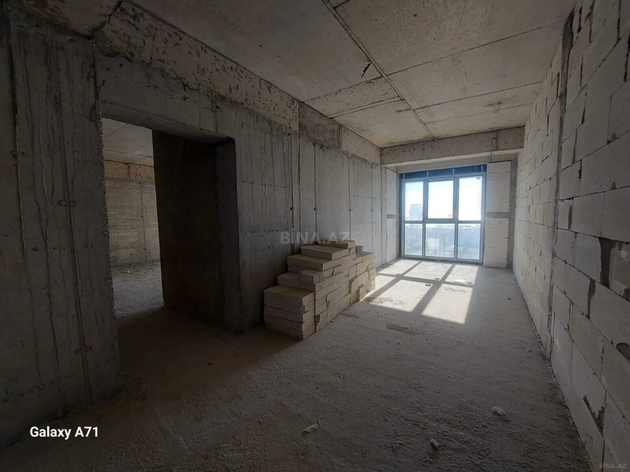 Satılır 3 otaqlı mənzil 92 m²