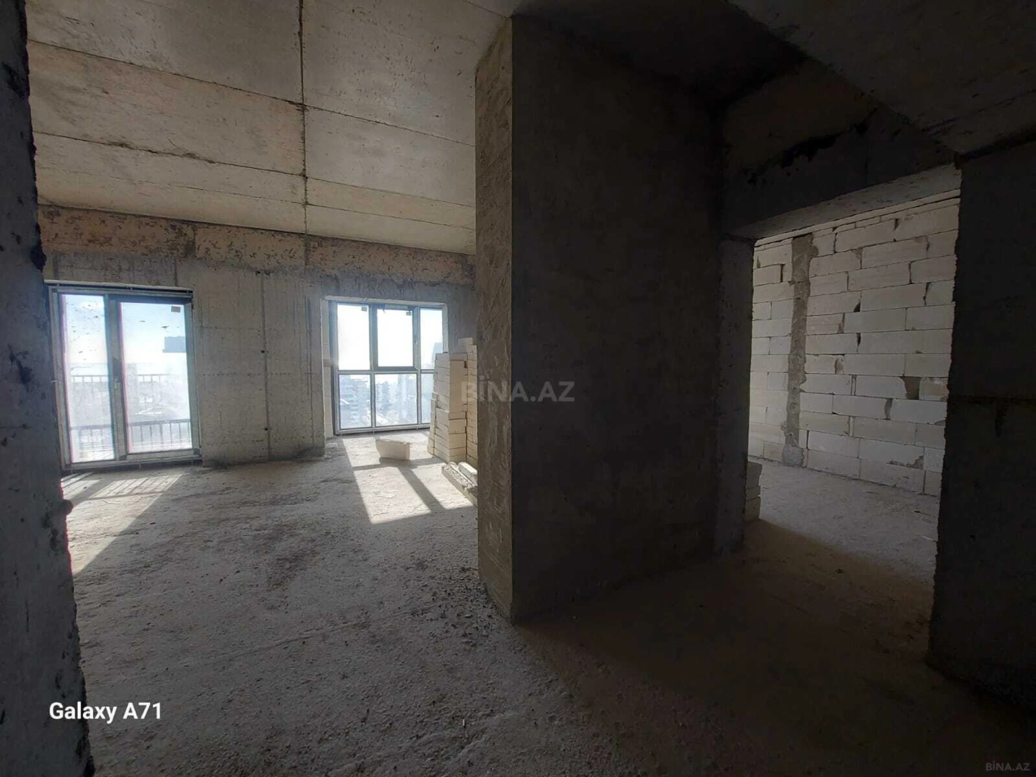 Satılır 3 otaqlı mənzil 92 m²