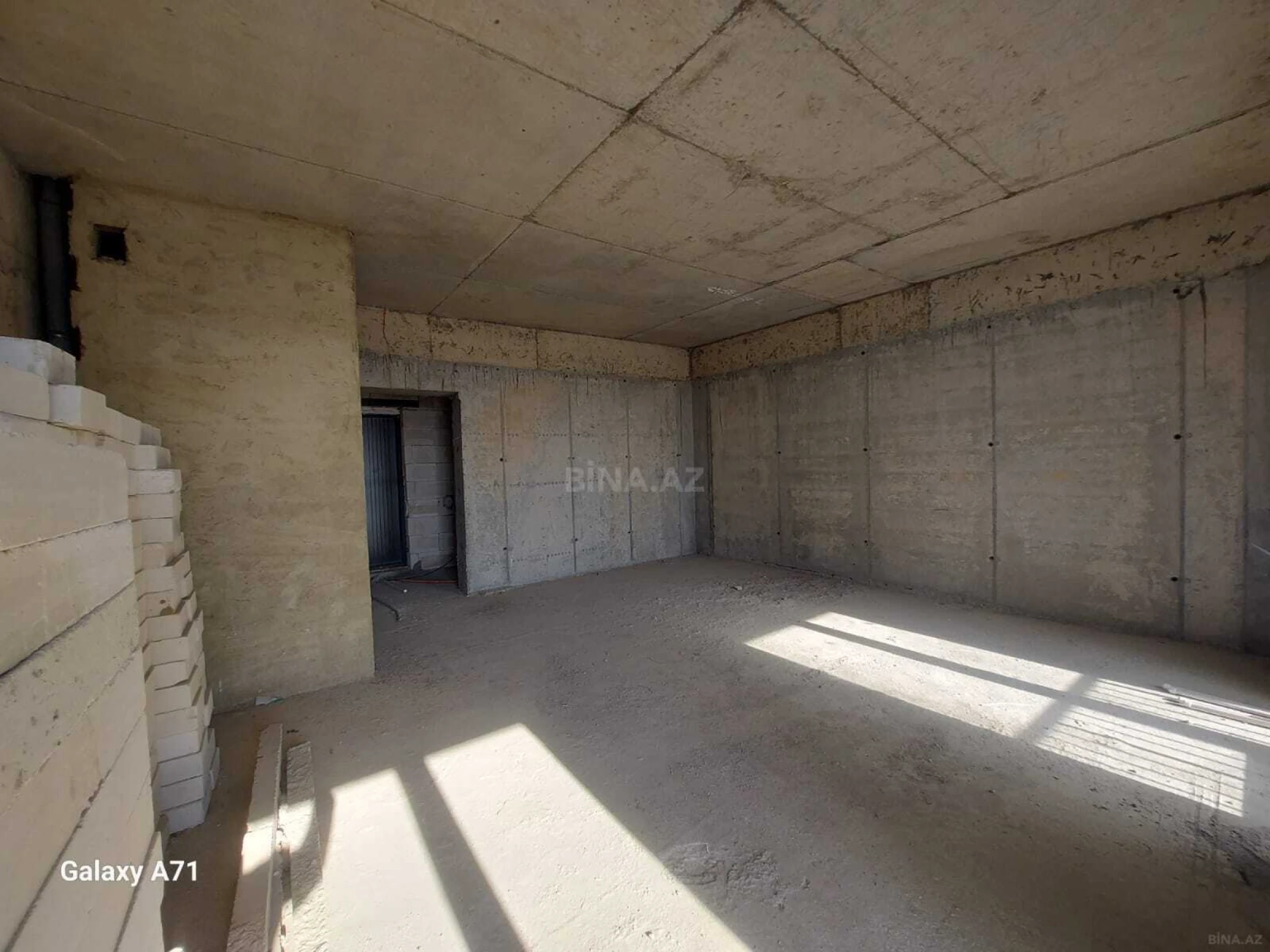 Satılır 3 otaqlı mənzil 92 m²