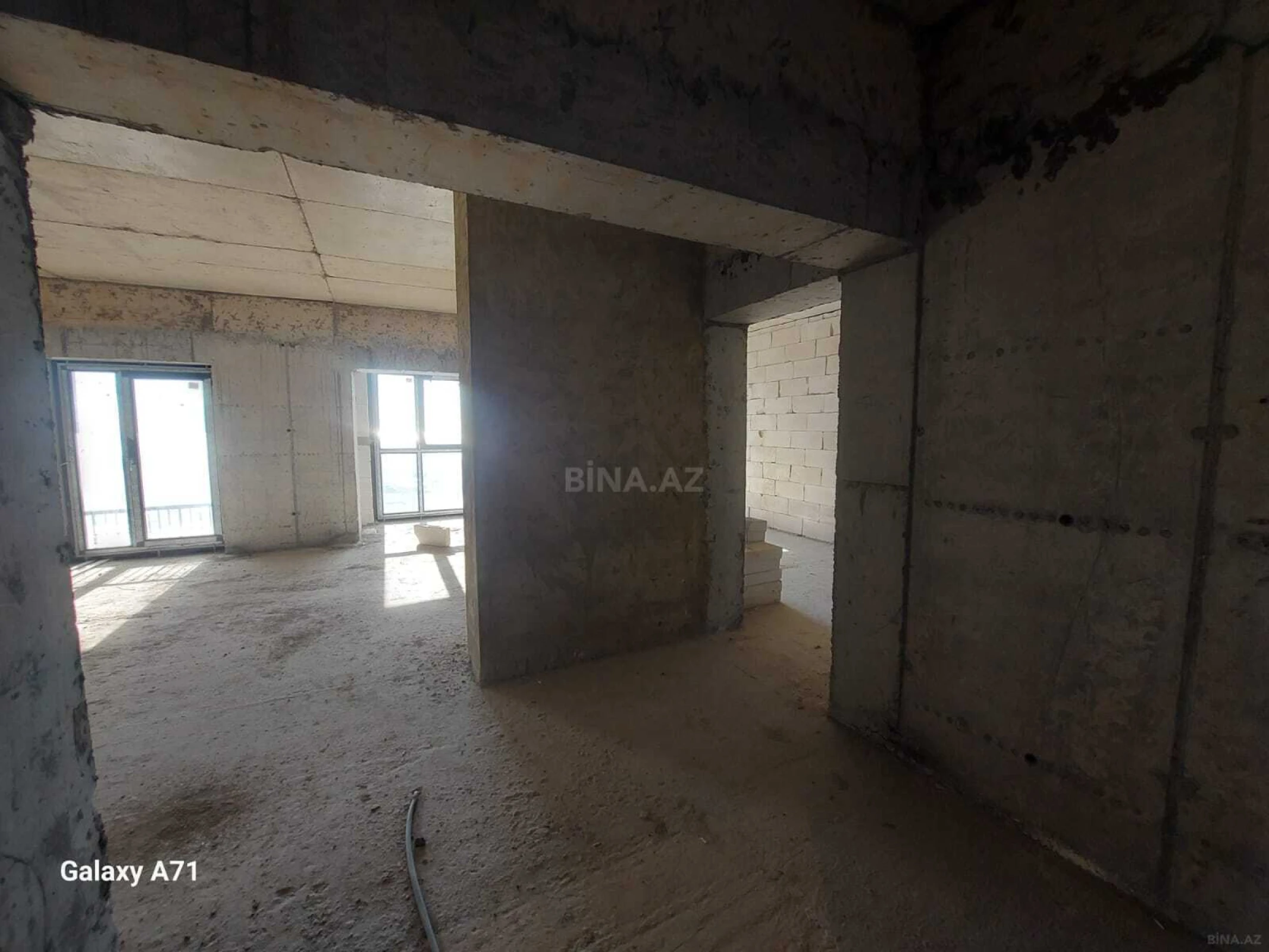 Satılır 3 otaqlı mənzil 92 m²