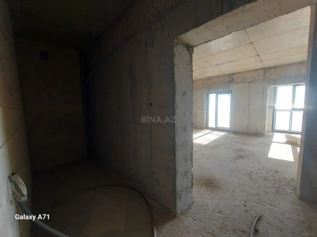 Satılır 3 otaqlı mənzil 92 m²