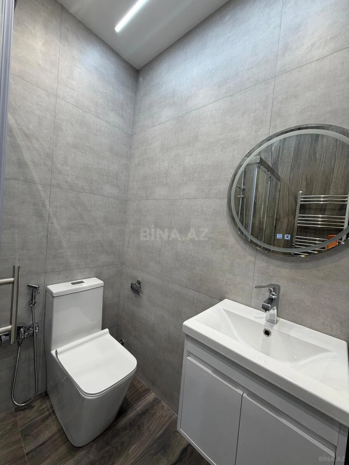 Satılır 4 otaqlı mənzil 160 m²