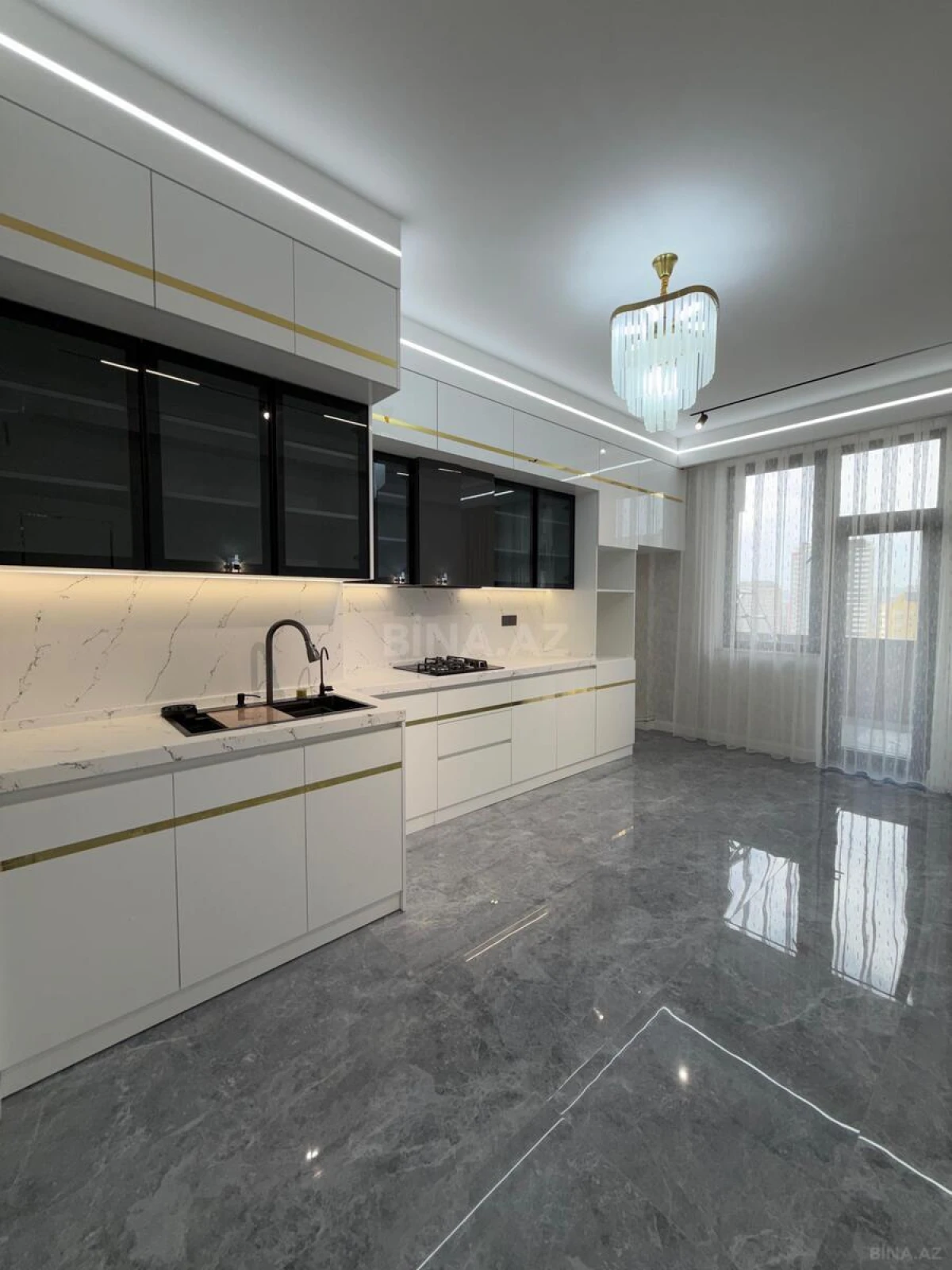 Satılır 4 otaqlı mənzil 160 m²