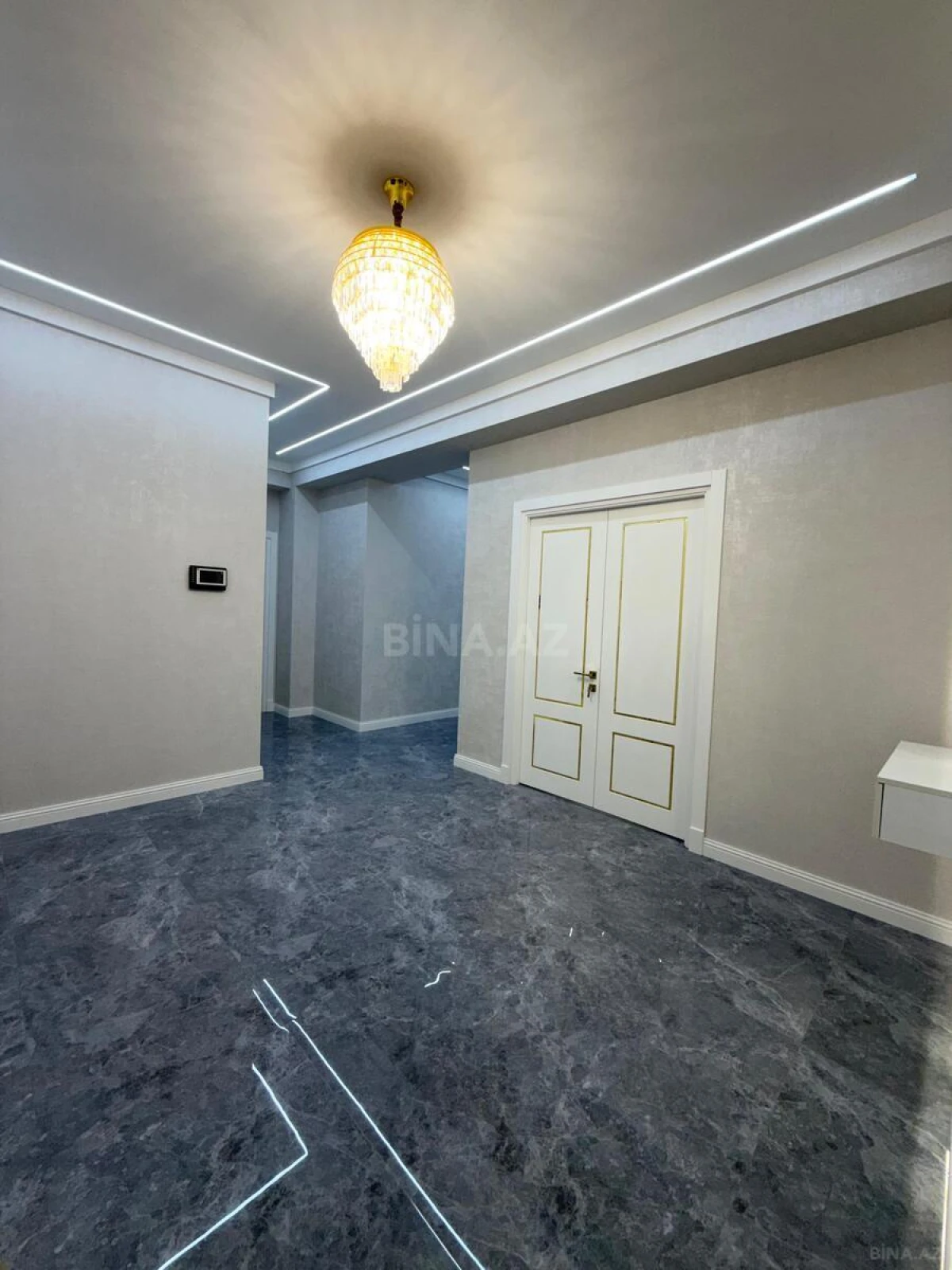 Satılır 4 otaqlı mənzil 160 m²