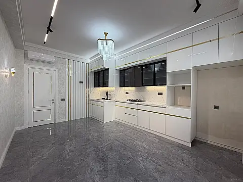 Satılır 4 otaqlı mənzil 160 m²