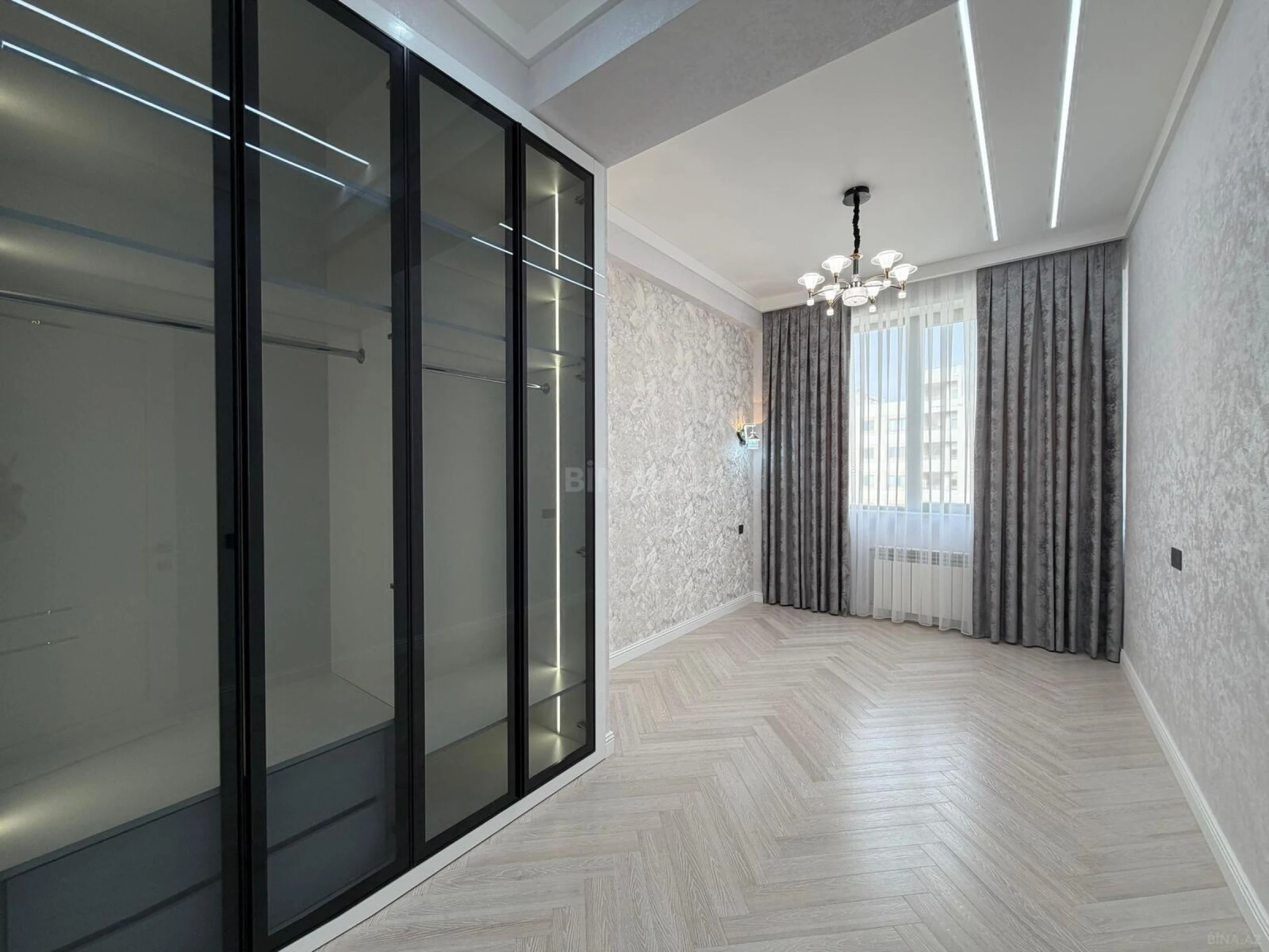 Satılır 4 otaqlı mənzil 160 m²