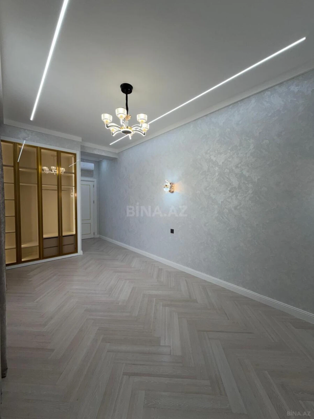 Satılır 4 otaqlı mənzil 160 m²