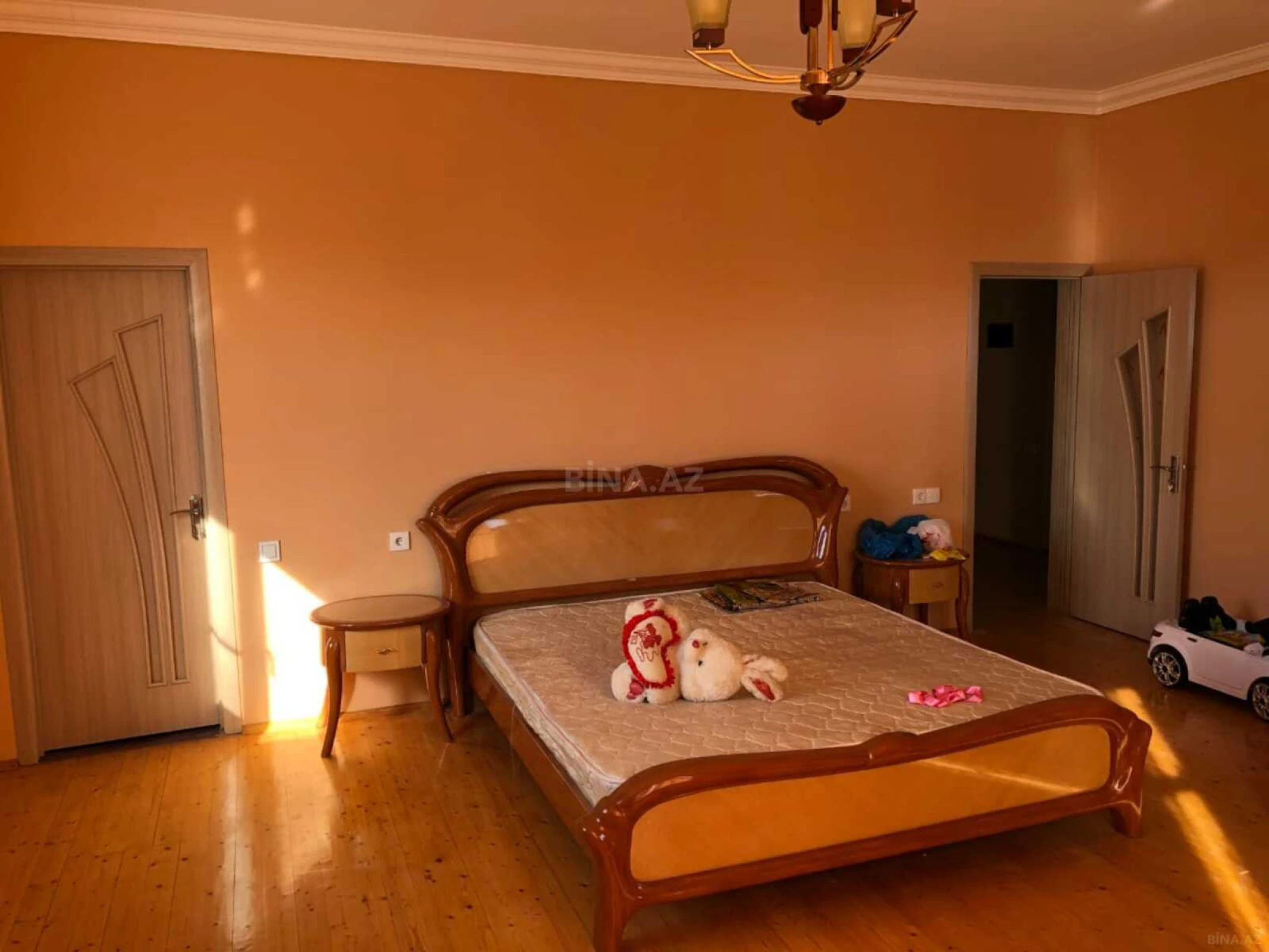 Satılır 7 otaqlı həyət evi 360 m²