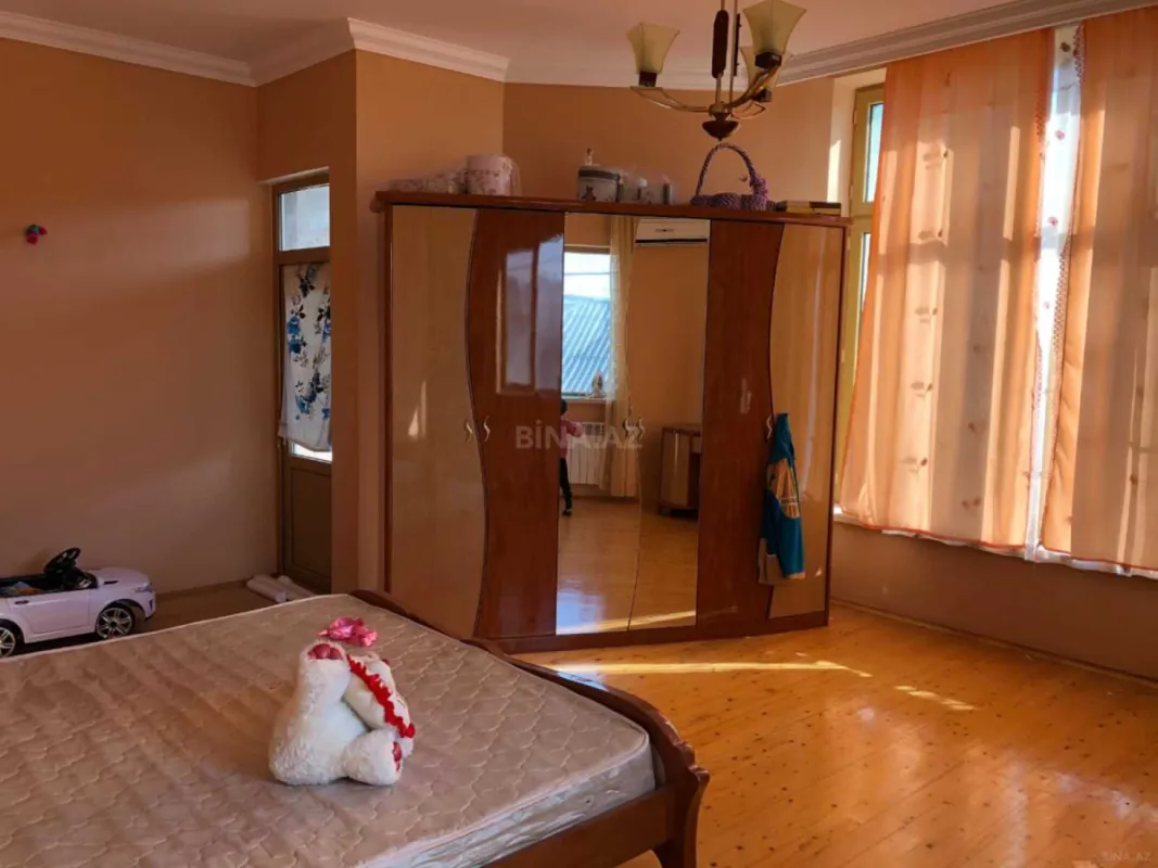 Satılır 7 otaqlı həyət evi 360 m²