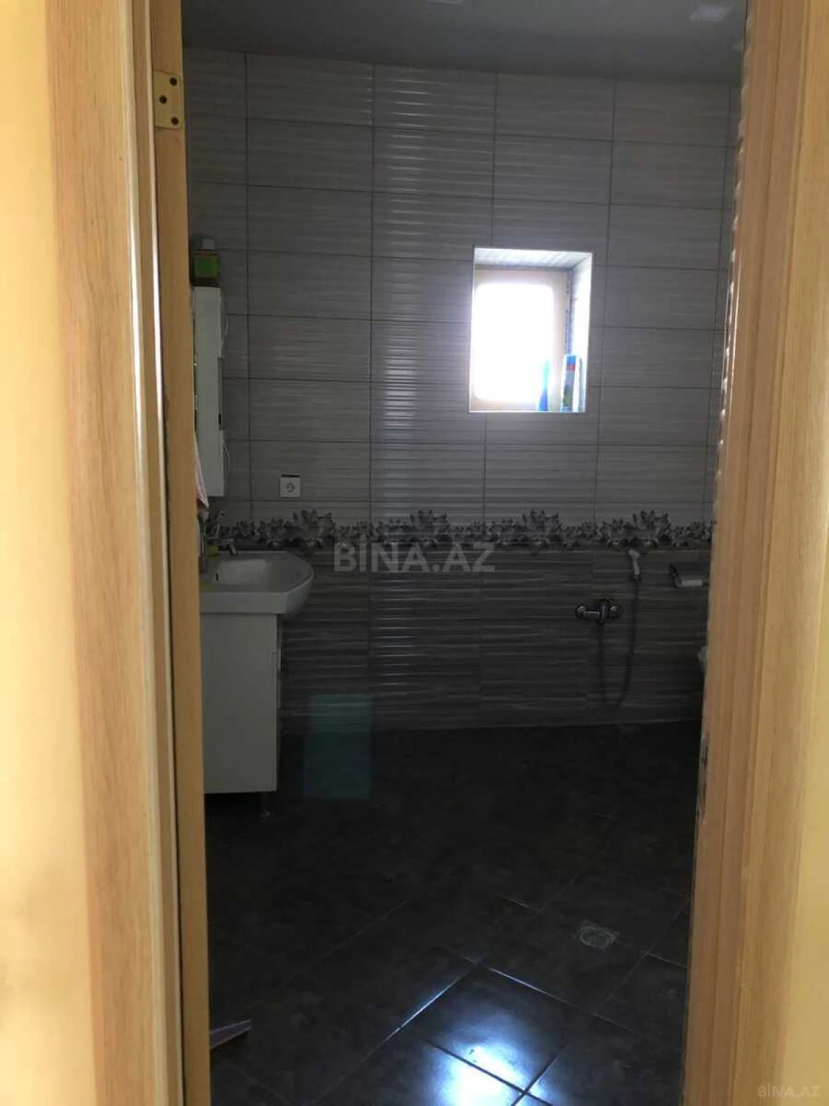 Satılır 7 otaqlı həyət evi 360 m²