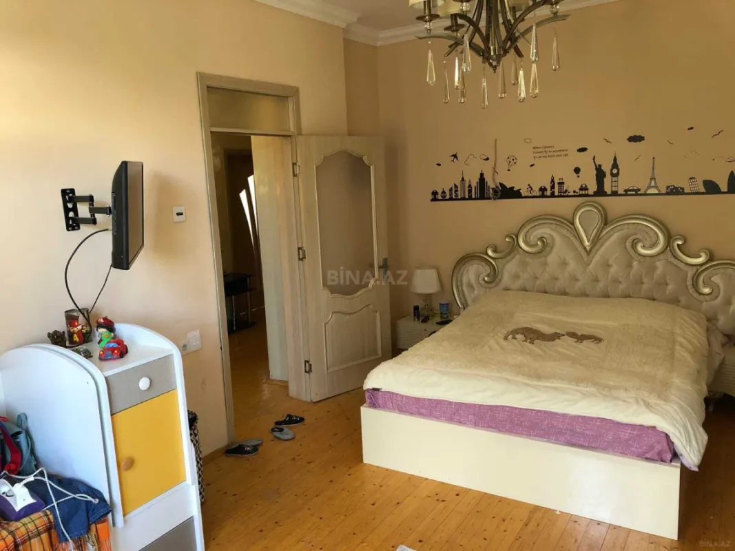 Satılır 7 otaqlı həyət evi 360 m²
