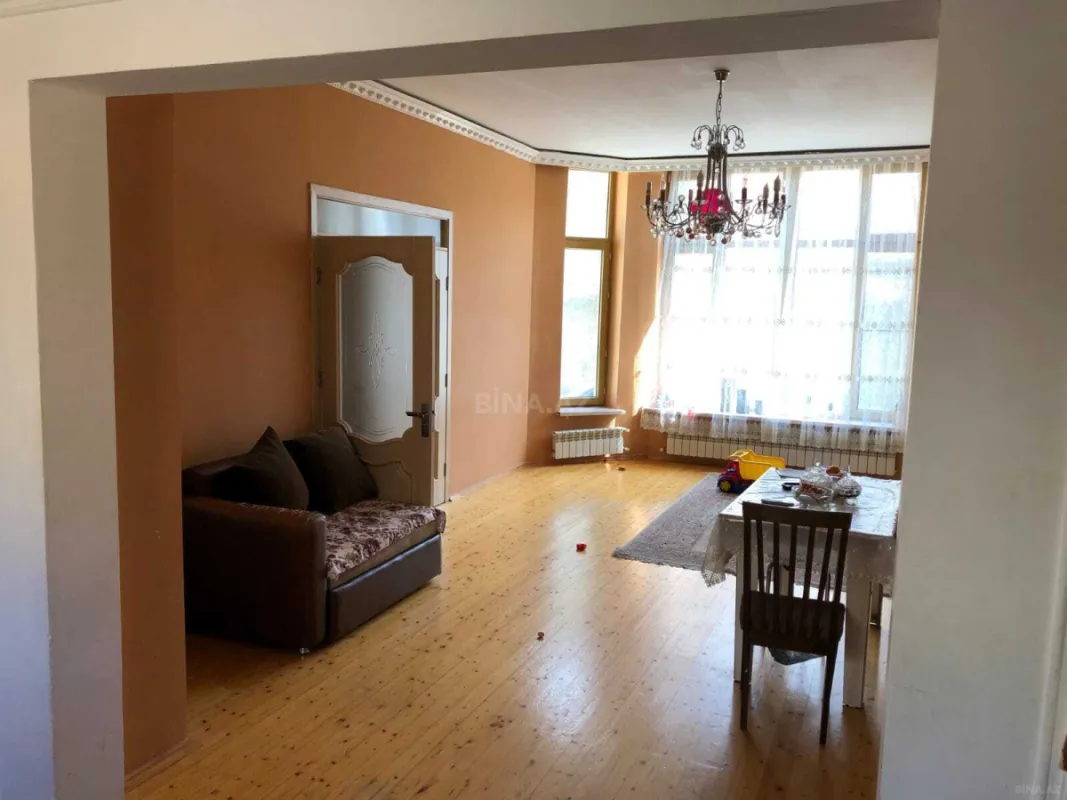 Satılır 7 otaqlı həyət evi 360 m²