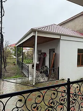 Satılır 6 otaqlı həyət evi 230 m²
