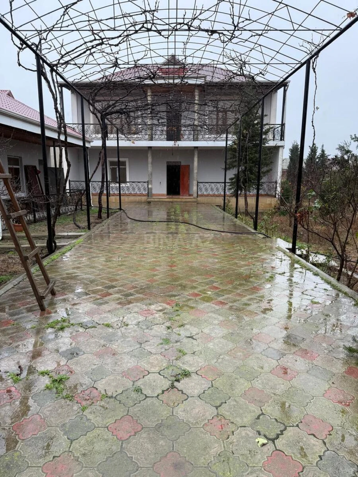 Satılır 6 otaqlı həyət evi 230 m²