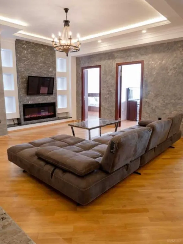 Satılır 4 otaqlı mənzil 135 m²
