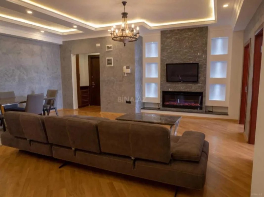 Satılır 4 otaqlı mənzil 135 m²