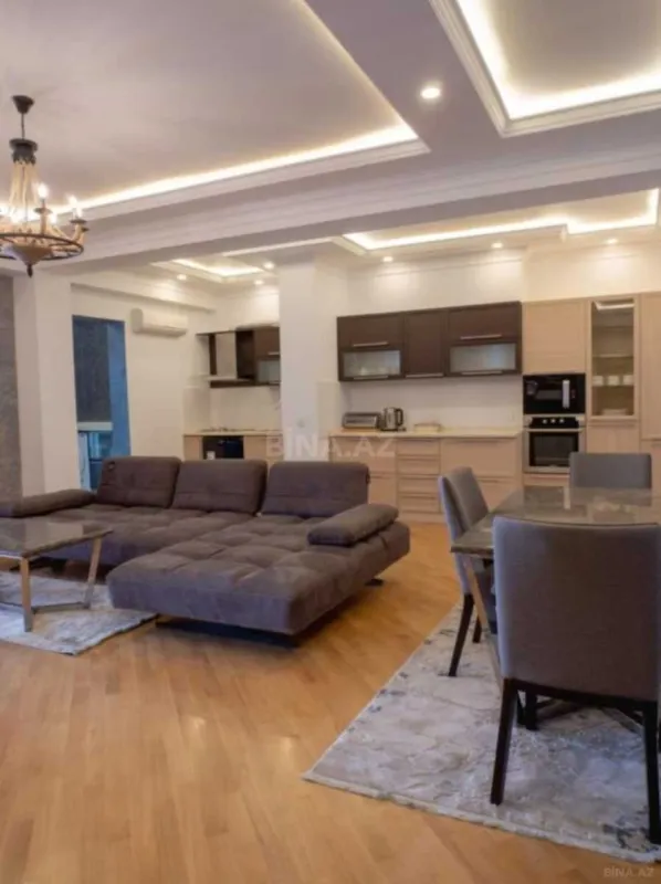 Satılır 4 otaqlı mənzil 135 m²