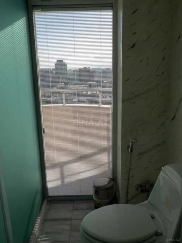 Satılır 4 otaqlı mənzil 135 m²