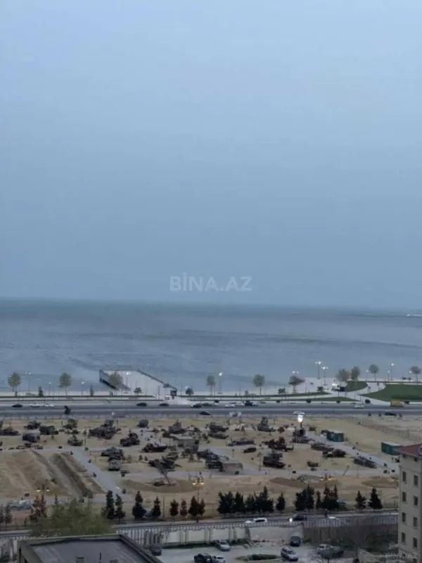 Satılır 4 otaqlı mənzil 135 m²