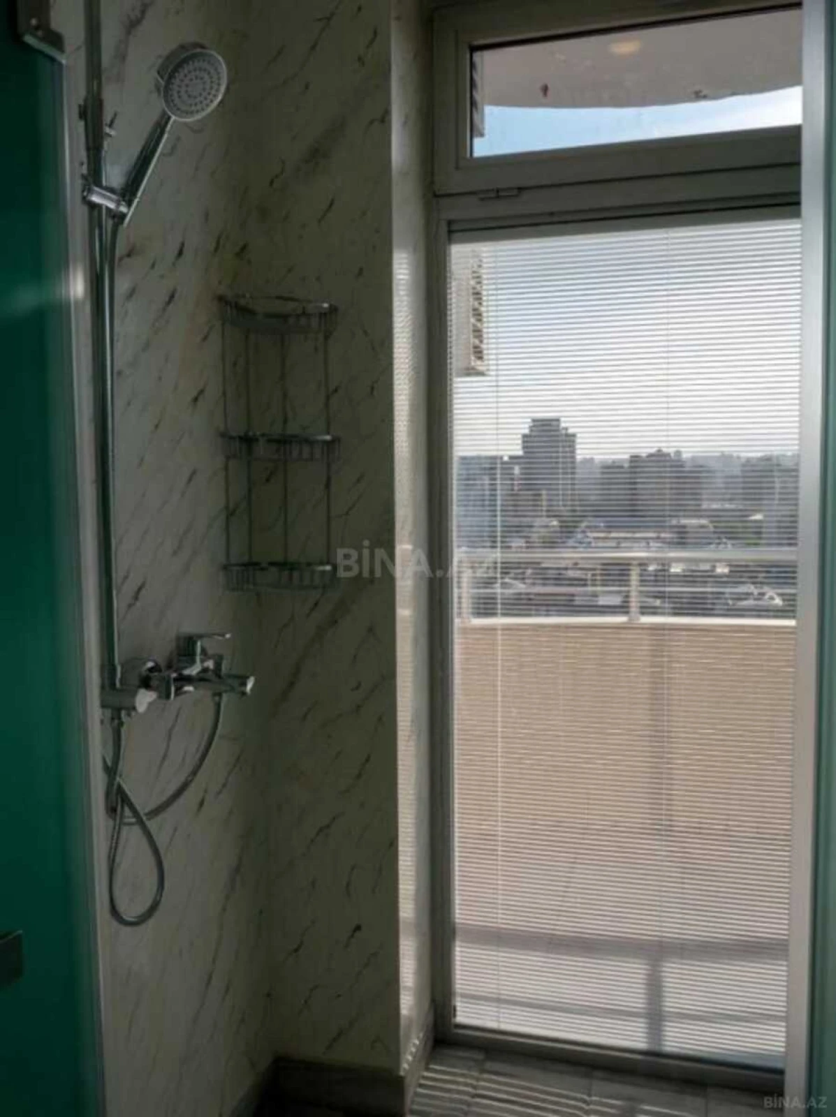 Satılır 4 otaqlı mənzil 135 m²