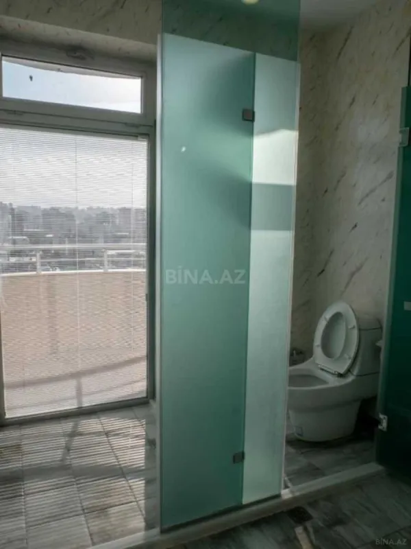 Satılır 4 otaqlı mənzil 135 m²