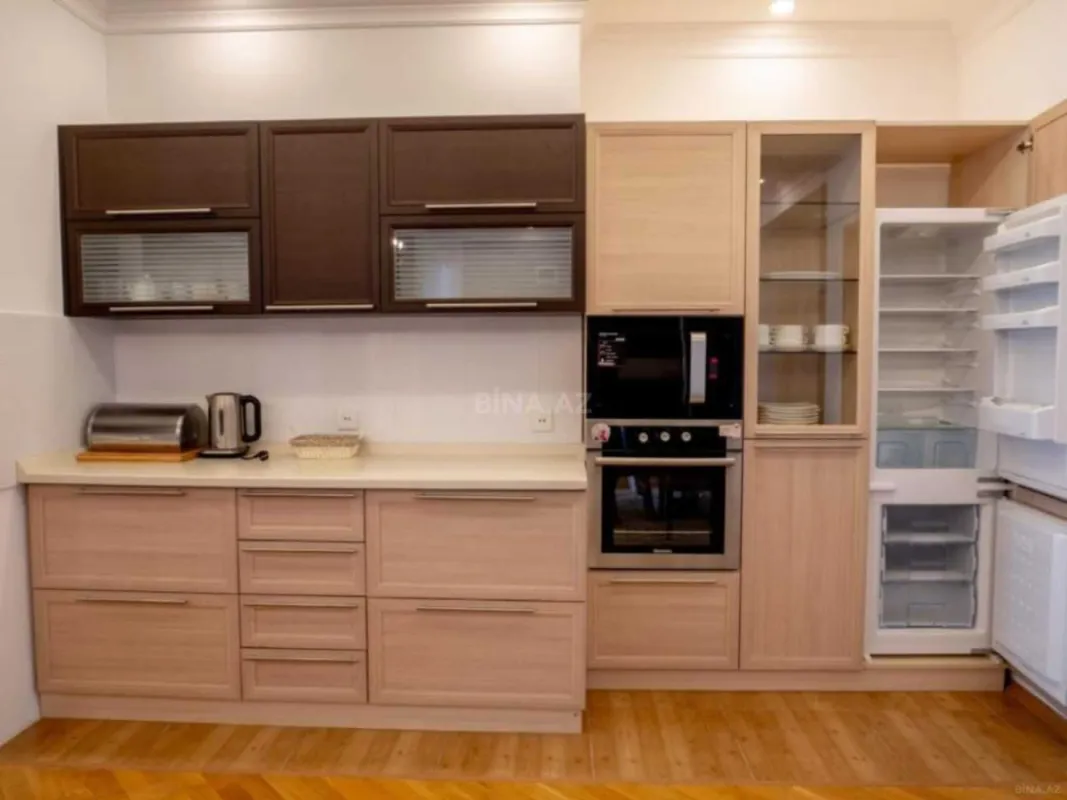 Satılır 4 otaqlı mənzil 135 m²