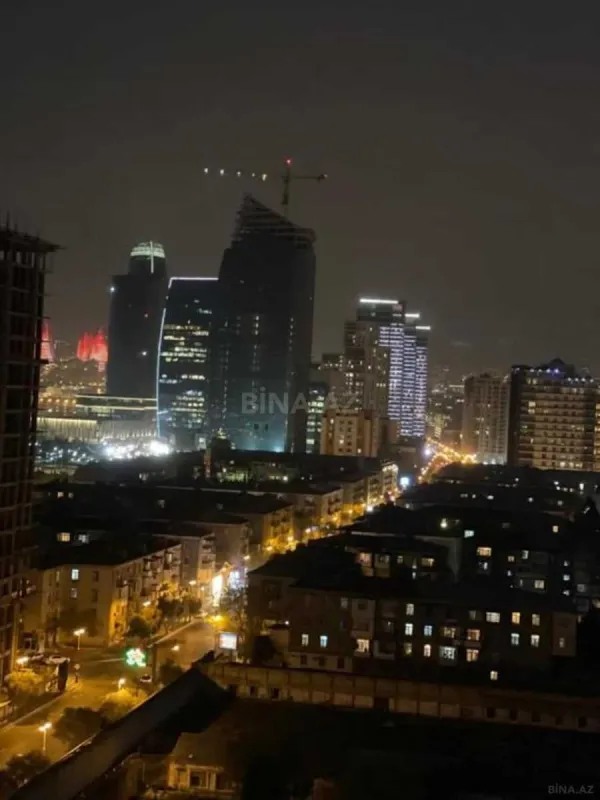 Satılır 4 otaqlı mənzil 135 m²