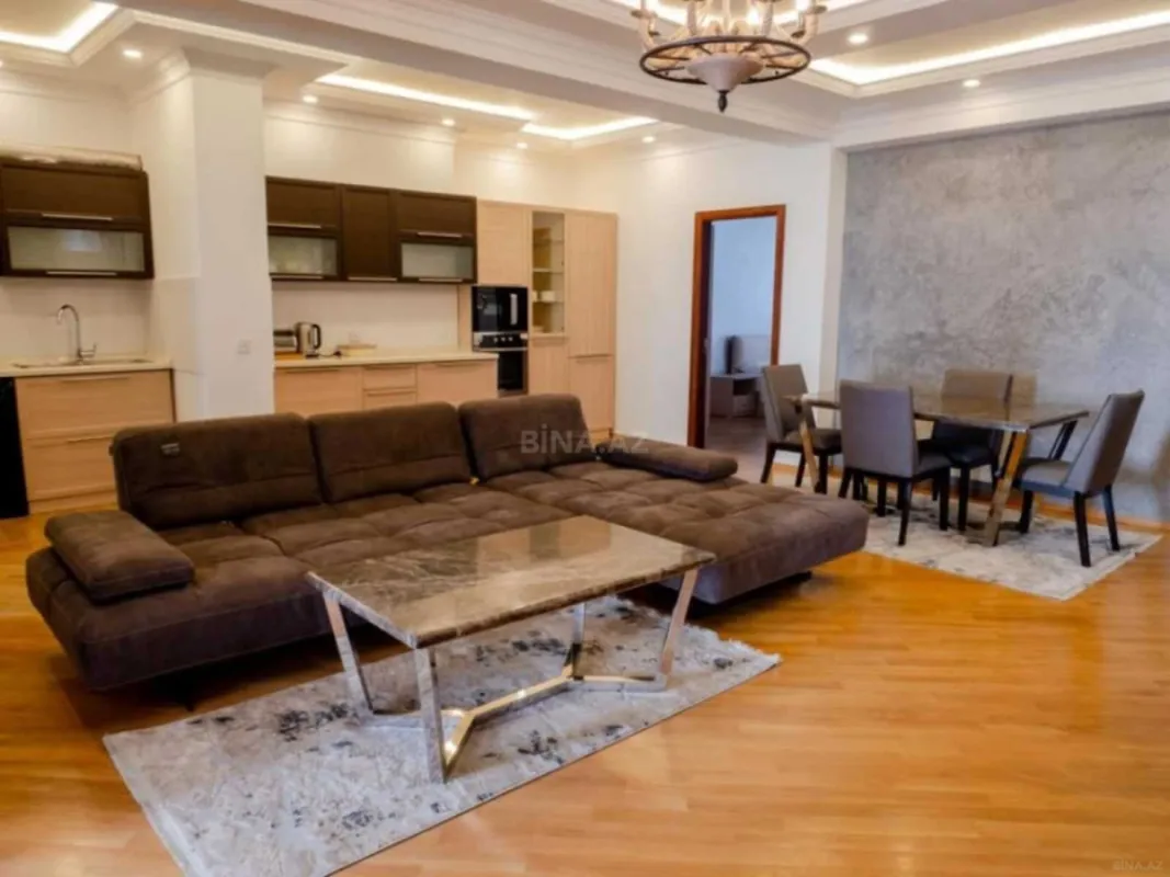 Satılır 4 otaqlı mənzil 135 m²