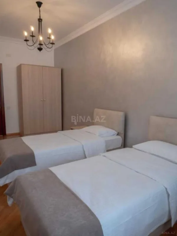 Satılır 4 otaqlı mənzil 135 m²