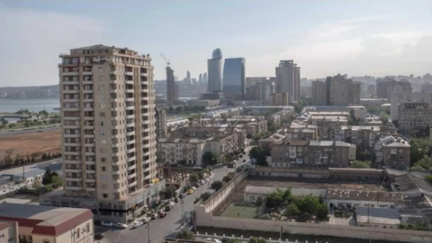 Satılır 4 otaqlı mənzil 135 m²