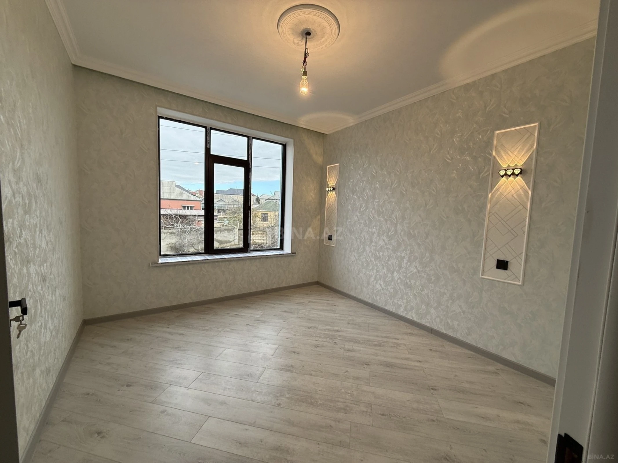 Satılır 4 otaqlı həyət evi 150 m²