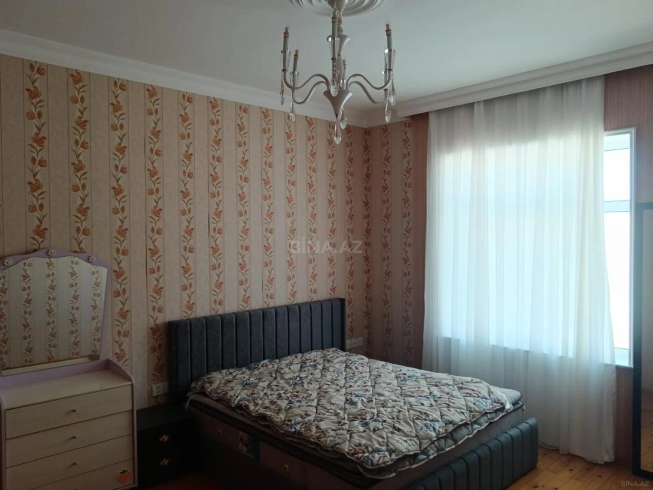 Satılır 8 otaqlı həyət evi 280 m²