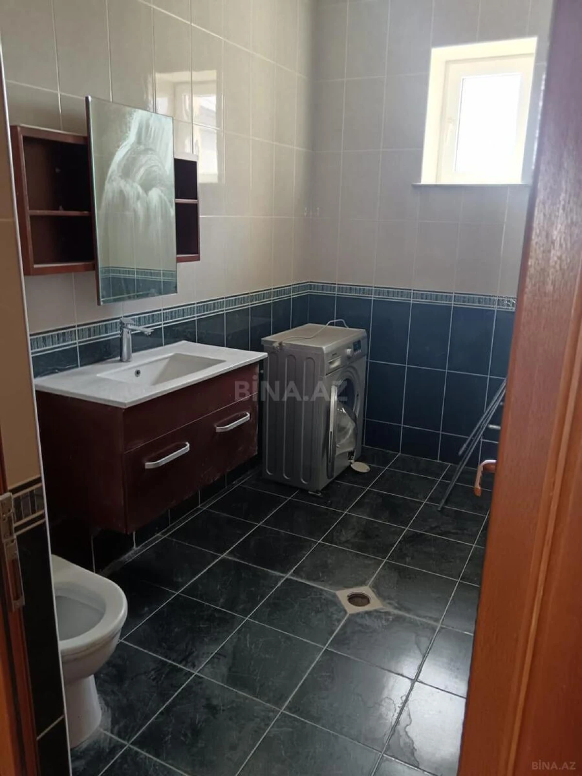 Satılır 8 otaqlı həyət evi 280 m²