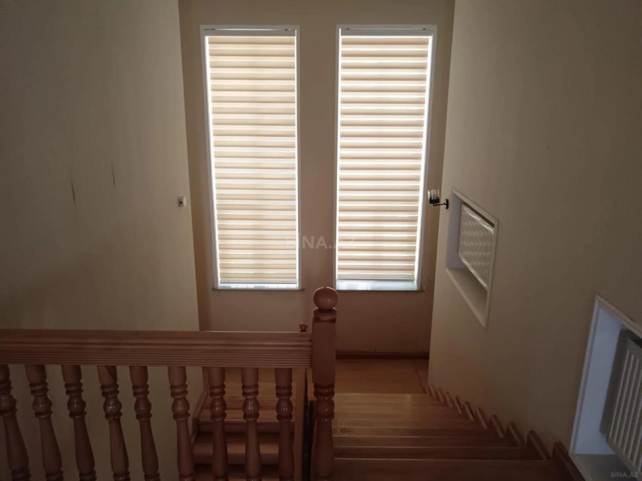 Satılır 8 otaqlı həyət evi 280 m²