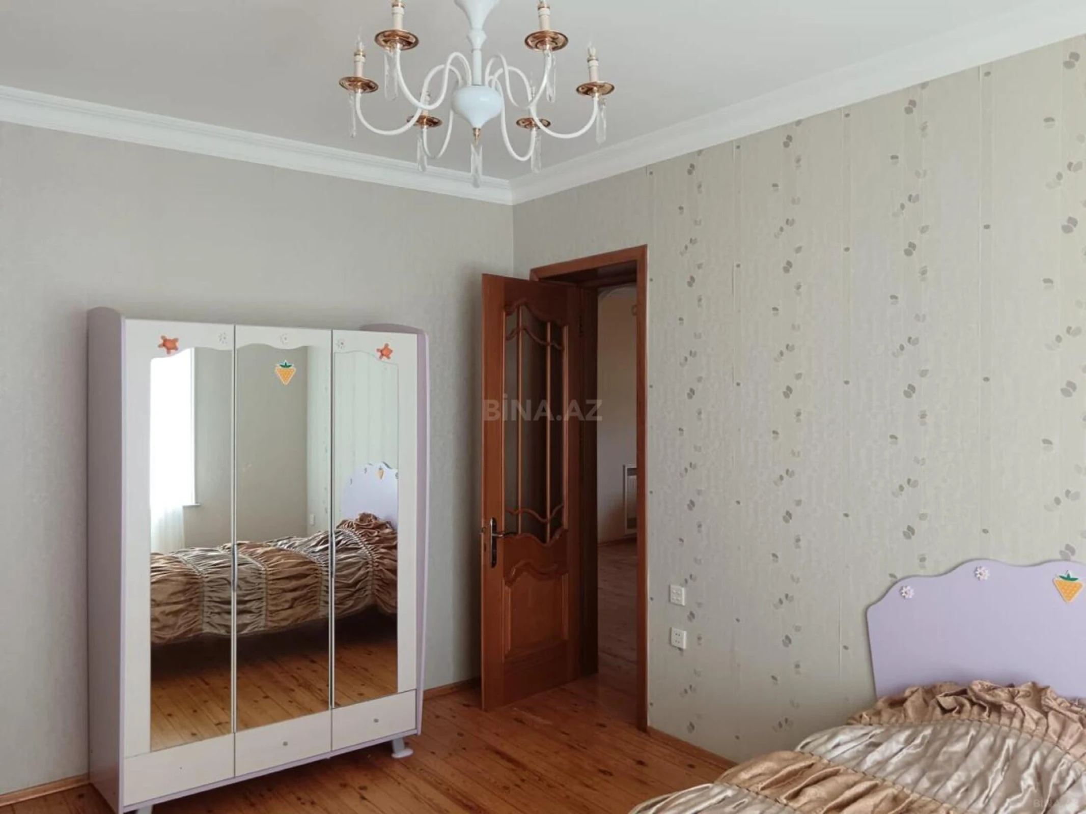 Satılır 8 otaqlı həyət evi 280 m²