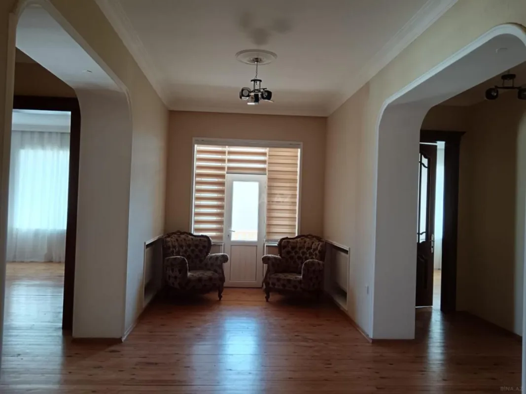Satılır 8 otaqlı həyət evi 280 m²